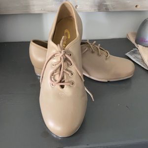 Capezio CG55 tan tap shoe 6.5